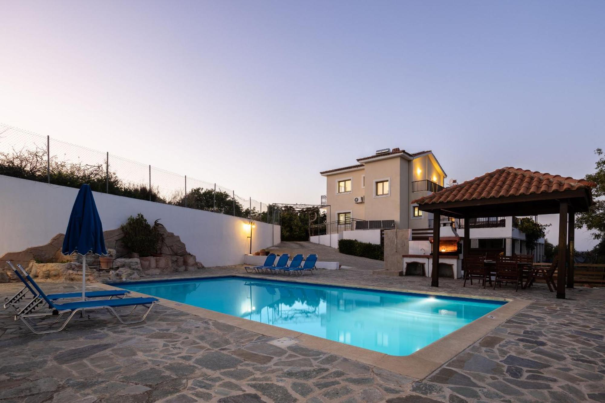 Villa Ira Finiki Lachi Exterior photo