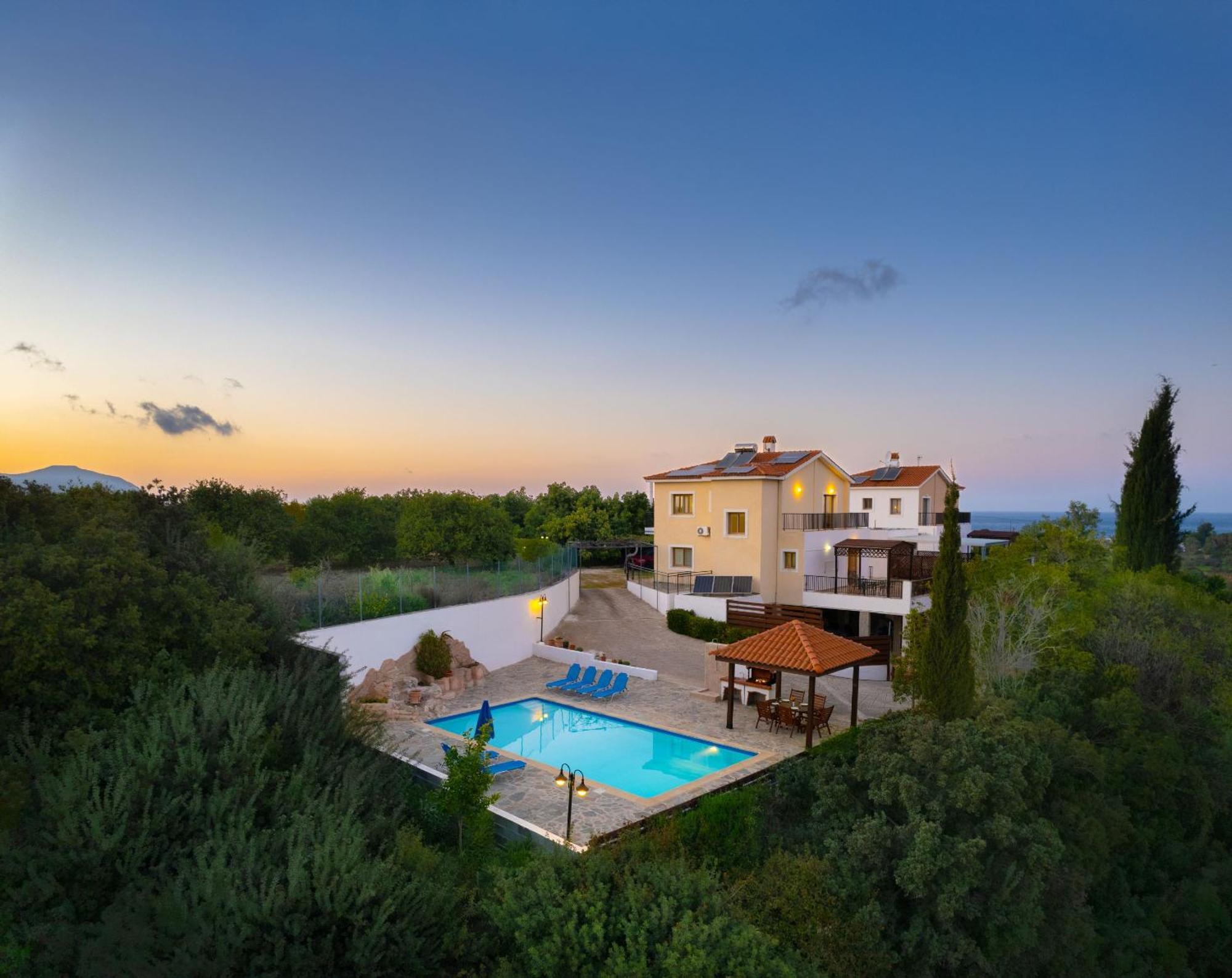 Villa Ira Finiki Lachi Exterior photo