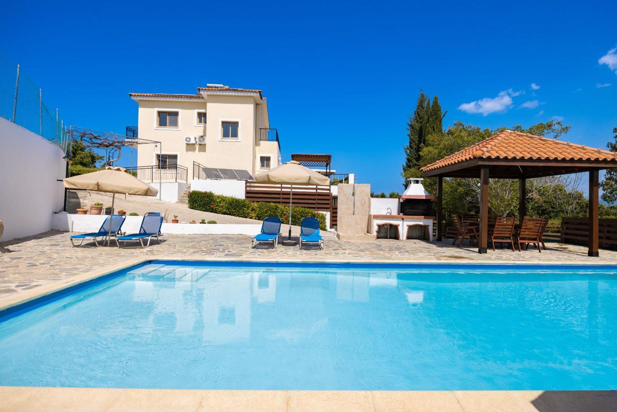 Villa Ira Finiki Lachi Exterior photo
